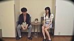 ママ友とダブル不倫 躊躇する男とノリノリの淫乱人妻さん【ラブホ激撮】 - Image 1