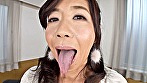 菊〇桃子のモノマネタレントとして芸能界で活動している菊市桃子（48歳）が長年秘めてきた『若い男の子に抱かれたい』という願望を叶えるため自ら決意のAV出演！！ サンプル画像2