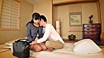 【盗撮】入店初日で風俗経験なしの何も知らない美熟女デリヘル嬢に当然のごとく『素股』からヌルっと生チ○ポを挿入して最後はサラっと『中出し』しちゃう！！ サンプル画像1