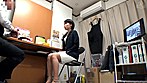 「万引き主婦は絶対ヤレる！」窃盗癖のある人妻は大概、性的欲求不満を抱えている。この映像はドラッグストア店員に捕まり会社や家族に知られることを恐れる女を店の事務所で性的奴隷にして収録した猥褻フィルムだ！ Vol.1 サンプル画像2