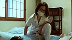 在宅医療ケア中の事故発生！？真面目で寡黙なベテラン医療従事者にビンッビンのデカマラ見せつけたらマジで興奮してきたので、そのまま生ハメ中出し！！ サンプル画像7