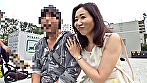「アナタごめんなさい！」仲良し中年夫婦の絆崩壊不貞行為！マジックミラーの向こうには愛する旦那が居るのにあの手この手で落とし込むと妻は他人棒を咥えるのか！？夫の前で垂れ流す奥様汁は蜜の味！！ VOL.4 サンプル画像1