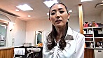 散髪屋の四十路巨乳熟女 画像1