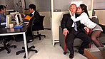 夫が近くにいるのに寝取られたがる不倫妻 バレないようにチ○ポを咥え込むスリルにオマ○コは疼きまくり！ 3 北条麻妃 サンプル画像2