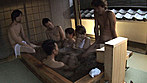混浴ナンパ4時間！勃起チ●ポをガン見してきた人妻と中出し乱交宴会 サンプル画像11