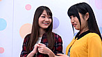 街で声を掛けた素人お嬢さん2人組が挑戦！！オンナ友達同士協力して賞金GET！！壁の穴から出てくるチ○ポを超接近ガン見＆シコシコ手コキ！！イチこすり100円センズリで10万円！！こすり過ぎると友達の顔面に精子ぶっしゃあぁぁ～でドボン！！ サンプル画像1