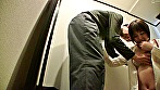 試着室で美人店員に勃起チ○ポ出して裾上げ依頼 4時間 サンプル画像3