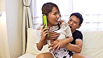 旦那からの着信は不倫セックス中！！不倫相手に促され電話に出た人妻は、必死に喘ぎ声を押し殺してはいたが、行為がエスカレートし興奮度はMAXに！絶対にバレてる！？ 8 サンプル画像17
