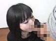 彼氏以外のペニスを見るのは久しぶり！素人娘にセンズリ鑑賞からの手コキ実演をお願いしたらとんでもない結果に！？ サンプル画像16
