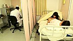 バレたらヤバイ状況でフェラしてくるチ●ポ舐め痴女 サンプル画像6