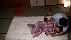 他人の男の前で思わず淫語を口走るほど狂った女房の寝取らせマッサージ サンプル画像2