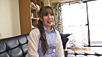 人妻の自宅に上がり込み家族が帰宅しちゃっても何度もイキたがり止まらない痙攣SEX中出し サンプル画像1