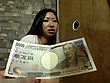 まだ存在していた伝説の･･･ラッキーホールで働くことになった人妻たち。 サンプル画像12