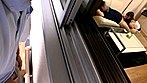 毎朝夫の出勤前にフェラ抜きしているおしゃぶり好きな欲求不満妻は目が合った男のチ○ポもしゃぶらずにはいられない！ サンプル画像21
