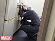 男を蔑むプライドが高いキャリア人妻にこっそり利尿剤を飲ませたら我慢出来ずにあり得ない場所でまさかのお漏らし！ サンプル画像5