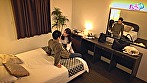 ホテル盗撮 小悪魔女子大生バイトに言い寄られるままチ〇ポを食われた真面目店長 サンプル画像4