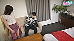 シーン2：ホテル部屋REC 旦那の古びたお粗末チポじゃ満足できない！マッチングアプリで出会った年下絶倫デカチポに虜になった若奥様