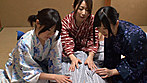 巨乳温泉女将が至れり尽くせりの性交サービスでおもてなし！！ 篠田あゆみ 北川エリカ 大槻ひびき 川村まや サンプル画像21