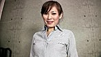 面接に来た中年オバサンに恥ずかしい衣装を着せてカメラテスト！ サンプル画像17