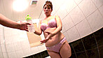 巨乳人妻たちと風呂淫行 サンプル画像1