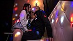 日本最大の繁華街にある「老舗おっぱいパブ」では新人嬢がベテラン嬢から客を奪うために内緒でセックスさせてくれる。しかも生で。 総集編20人500分 サンプル画像13