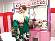 100万円つかみ取り！ 取れなきゃ脱いでヤッてもらいます 現ナマにつられた美形素人ギャル厳選集 サンプル画像11