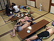 海沿いの民宿で泳ぎ疲れて雑魚寝する彼氏の隣で何度もイカされた彼女 サンプル画像6