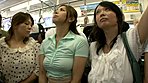 あえて混雑した場所にむっちりしたカラダをねじ込み密着させてくる性欲の強い巨乳女 サンプル画像13