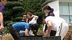 町内会のキャンプなのに張り切りすぎたハミ出しビキニで「その気は無いのに･･･」父親達を勃起させてしまう巨乳奥さん サンプル画像1