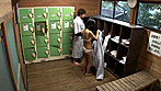 温泉街で見つけた素人娘に混浴風呂で1番のデカチンを探してきてもらいました 2 サンプル画像14