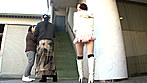 隣に引っ越してきた子供がいるのにミニスカがやめられない若妻のパンチラを注意しているうちに我慢できなくなってしまい押し倒してTバックの脇から挿入したら可愛いドM声で感じだした！ サンプル画像3