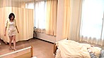 入院中の夫に頼まれて仕方なく舐めだした美人妻のフェラ尻に我慢できず後ろから即ハメ 2 サンプル画像8