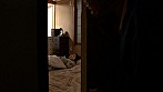 「俺だよ、俺･･･」障子から突き出るチ○ポが他人棒と気づかず酔った妻が生フェラ･･･さらに壁越し挿入 サンプル画像17
