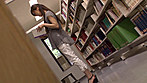 図書館で声も出せず糸引くほど愛液が溢れ出す敏感若妻 サンプル画像4