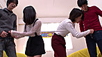 うぶな素人娘がハニカミ測定！街でデカチンを探してこい対決！！連れて来た一般男子のチ○ポサイズで勝負！勝てば賞金！負けたらデカチンを･･･ サンプル画像20