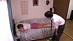 隣の男子校生のオカズにされていると気づいた人妻がその場で馬乗り逆即ハメ 2 サンプル画像2