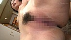 息子の友達にゴムを取って無断で中出しされた感触が気持ちよ過ぎて超発情！自ら騎乗位で2度目の中出し！！ サンプル画像14