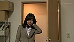 息子の友達にゴムを取って無断で中出しされた感触が気持ちよ過ぎて超発情！自ら騎乗位で2度目の中出し！！ サンプル画像15