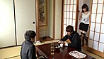 友達の姉貴は･･･周りにバレるギリギリで何度もモロマン誘惑してくる学生チ○ポ好き