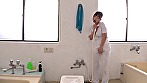 媚薬が効きすぎて職場アクメ！オナニーを我慢できずガニ股でイキ漏らすガクブル看護師 サンプル画像5