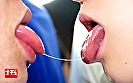 シーン12：混雑バスで動けず長時間べろキスされ蕩け顔を見られた人妻は若いチポを握りだす