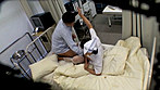 素人騙し企画 断りきれない年増の看護婦に悪戯してハメた一部始終を勝手にAV化。 サンプル画像4