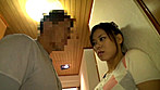 近所で評判の美人妻が、オシに弱いと聞きつけて旦那がいない間に試してみたら、予想以上に敏感なカラダと濃厚SEXが楽しめ、さらに喉でイクほどフェラチオマニアで俺は、どっぷりハマりそう。 青山はるき（仮名） サンプル画像1