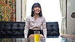 巷でウワサのAVデビューした会計事務所で働くOLさんは、幼い顔つきに似合わず、アヘ顔になるほど敏感なドスケベ女子 泉りおん - Image 1