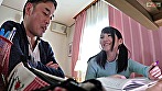 世田谷区に住むセレブな母娘が娘の家庭教師の色仕掛けにハマってしまう。巨乳でむっちり尻の美形な母ゆうこは興味旺盛でヤリたがりな娘あきは順番に入れて欲しくて尻と穴を振る サンプル画像4