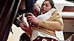 世田谷区に住むセレブな母娘が娘の家庭教師の色仕掛けにハマってしまう。巨乳でむっちり尻の美形な母ゆうこは興味旺盛でヤリたがりな娘あきは順番に入れて欲しくて尻と穴を振る サンプル画像9