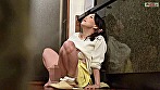 目黒区に住むセレブな母娘が娘の為に雇った家庭教師の色仕掛けにハマってしまう。色白でグラマラスな母りほは清楚で勉強も出来る娘まゆみはち〇ぽの順番待ちで尻を振る哀れでエロい母娘 サンプル画像9