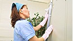 業務中に傘の柄に興奮してオナニーしてしまう熟女清掃員 きよかさん