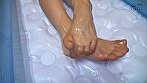 神パンスト 夏希のあ 人妻や母、働く制服OL等やらしい熟女の美脚を包んだ生ナマしいパンストを完全着衣でムレた足裏からつま先を味わい尽くす！オナニーや顔騎や足コキ、時には中出し時にはお尻にコスってぶっかけとやりたい放題！発情させられた女の変態調教絶頂プレイを楽しむフェチAV - Image 21