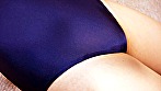 倉木しおり 濡れてテカってピッタリ密着 神スク水 可愛い女子のスクール水着姿をじっとりと堪能！着替え盗撮から始まり貧乳から巨乳にパイパン、ハミ毛、ジョリワキ等のフェチ接写やローションソーププレイやスク水ぶっかけ等を完全着衣で楽しむAV